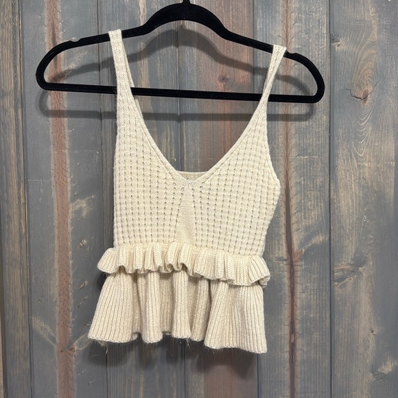 Cream beige knit ruffle tank top size small worn once super cute on - Picture 1 of 2